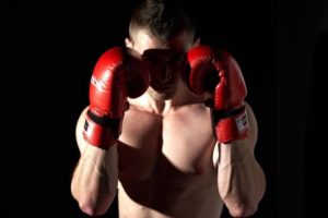 Boxer mit Boxhandschuhen