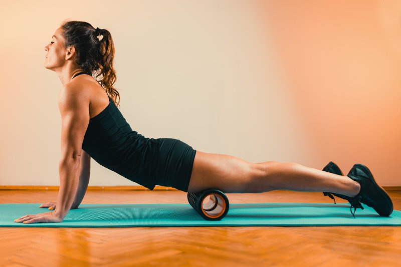 Faszientraining auf einer Yoga-Matte