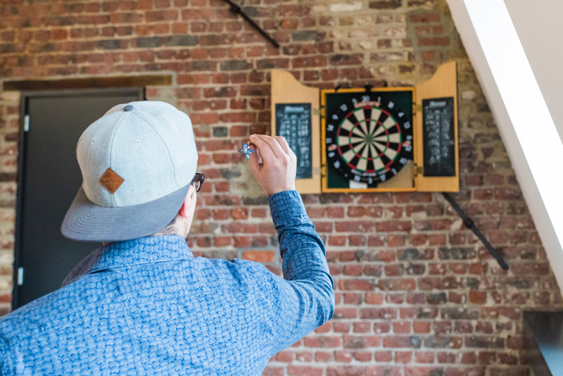 Dart spielen auf Dartscheibe