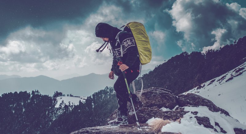 Wanderrucksack und Regenschutzhülle 