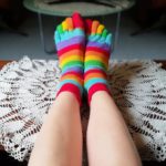 bunte Yoga-Socken mit Zehentrenner