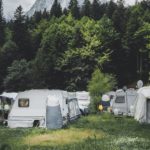 Camping für Anfänger: Wohnwagen am Campingplatz