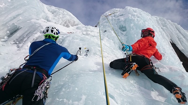 Im Klettergurt Test: Klettergurte für Eisklettern