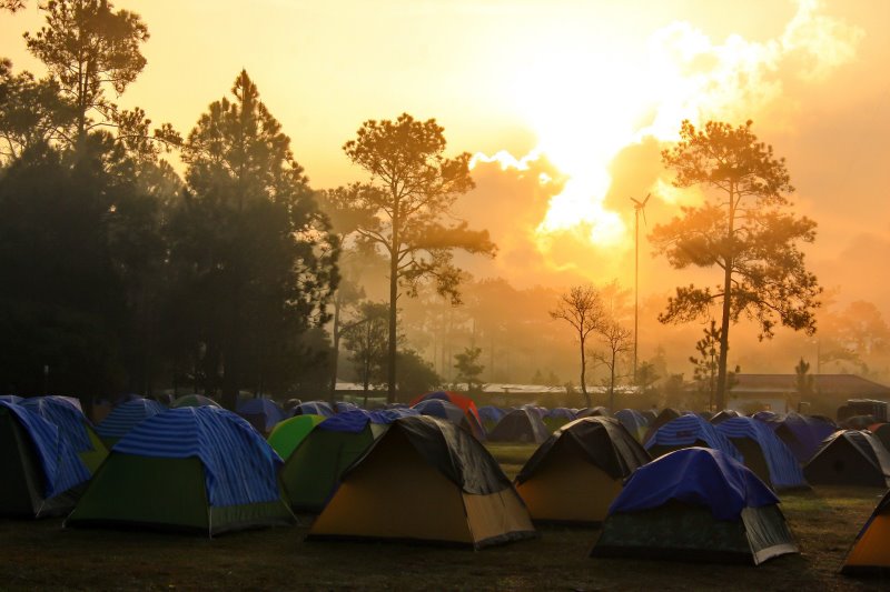 Camping mit Sonnenaufgang