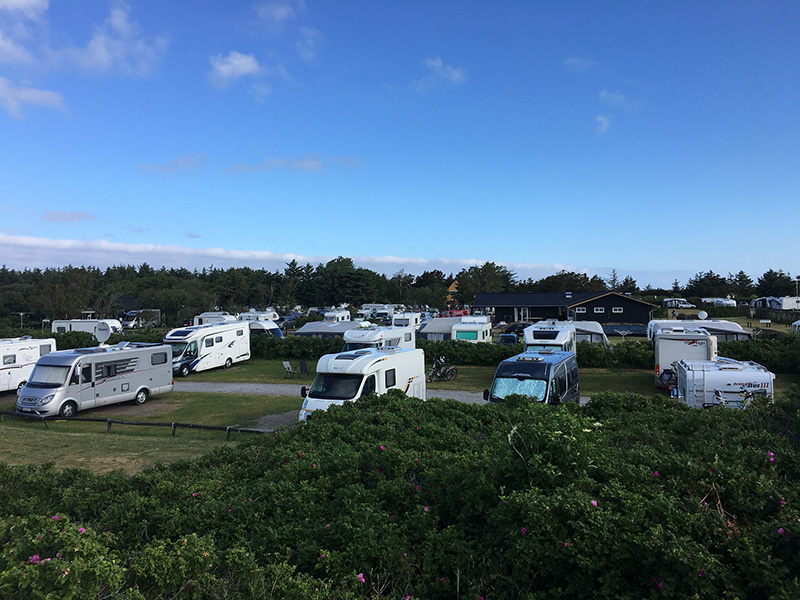 Campingplatz mit Wohnmobilen