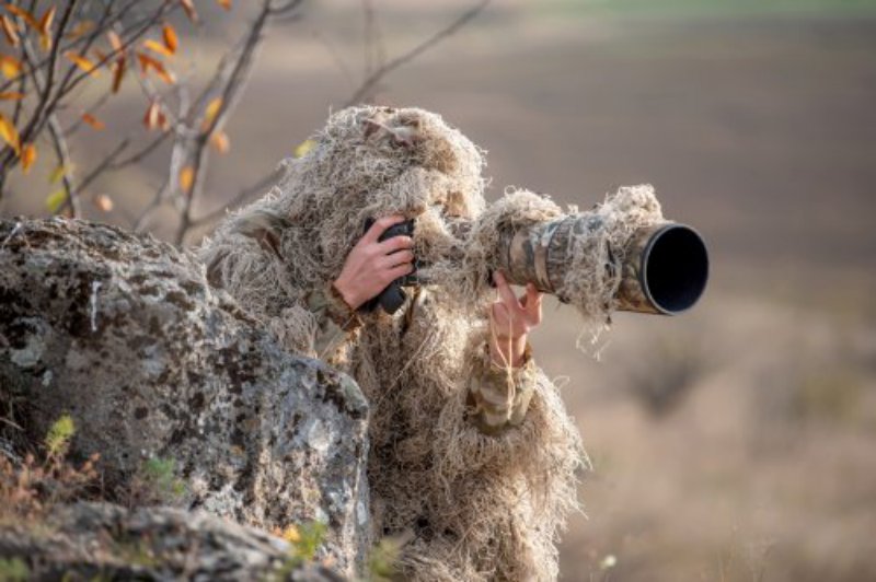 Tierfotograf mit Tarnung