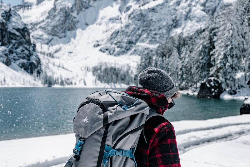 Wasserdichter Rucksack im Schnee