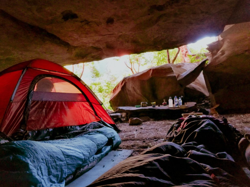 Campingplatz in einer Höhle