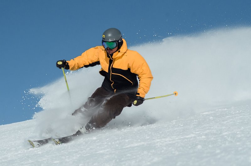 Skifahrer beim Skifahren