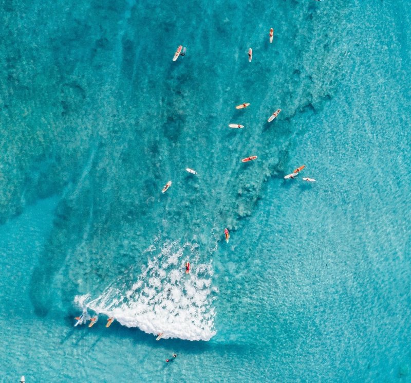 SUP Surfer auf dem offenem Meer