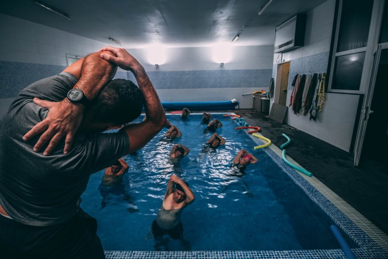 Poolnudel in der Aquagymnastik