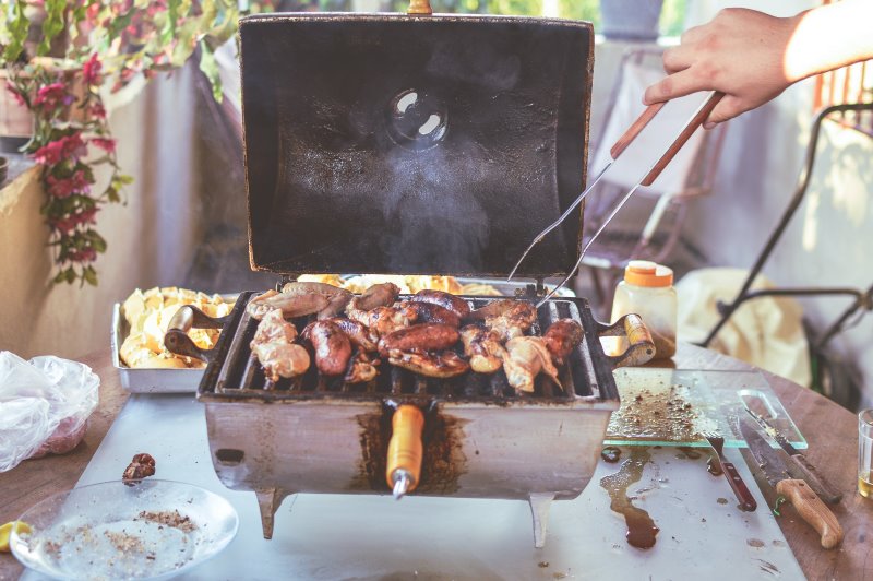 Alles rundum den Holzkohlegrill