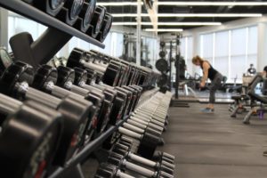 Donkey Wadenheben im Gym