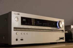 Ein AV-Receiver 5.1 zum Einsatz bereit