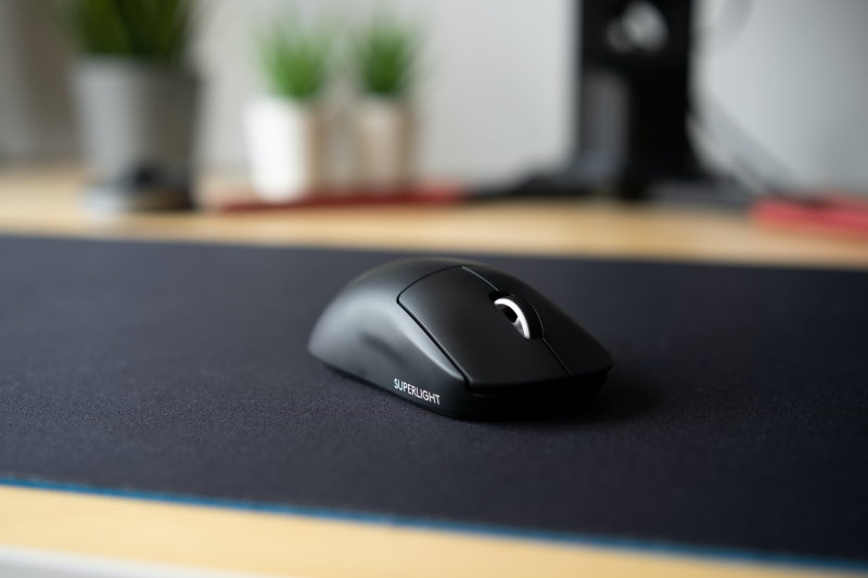 kabellose wireless Maus auf Mousepad 