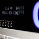 Ein Close-Up des Displays eines 5.1 Receiver mit digitaler Wiedergabe