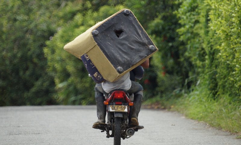 Sessel sollten nicht auf dem Motorrad transportiert werden