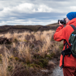 Wanderer mit Kamerarucksack