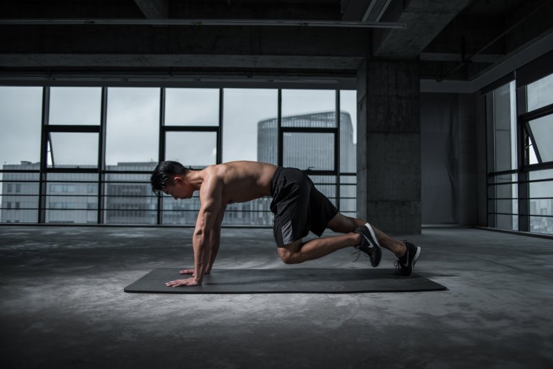 Mountain Climbers als Bauchübung für Zuhause