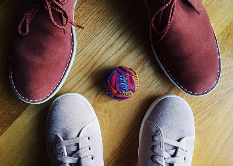 Hacky sacks oder footbags werden mit den Füßen gespielt und ähneln den Crossboule-Bällen.