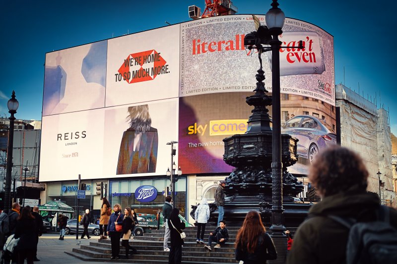 Die Werbetafel am Piccadilly Circus ist eine sehr beliebte Sehenswürdigkeit in London.