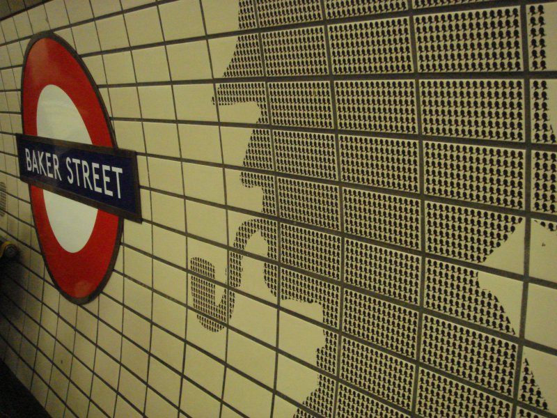 Baker Street Station in London mit Sherlock Holmes Schatten-Abdruck 