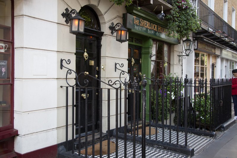 Eingang des Sherlock Holmes Museums in der Baker Street in London