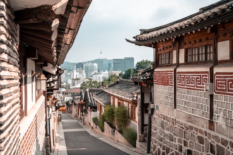 Hauptstadt Seoul mit traditioneller und moderner Architektur